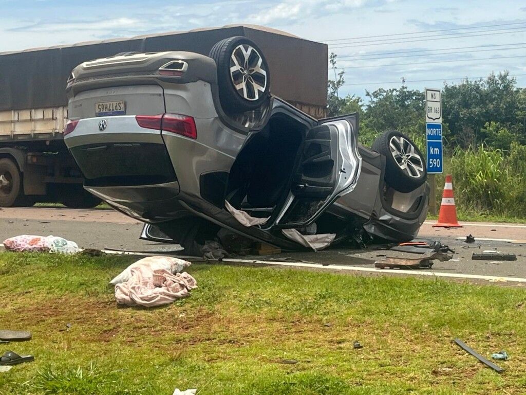 Volkswagen Taos foi atingido na pista contrária pelo Creta